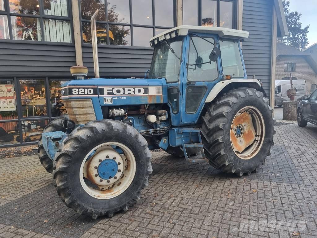 Ford 8210 Traktori