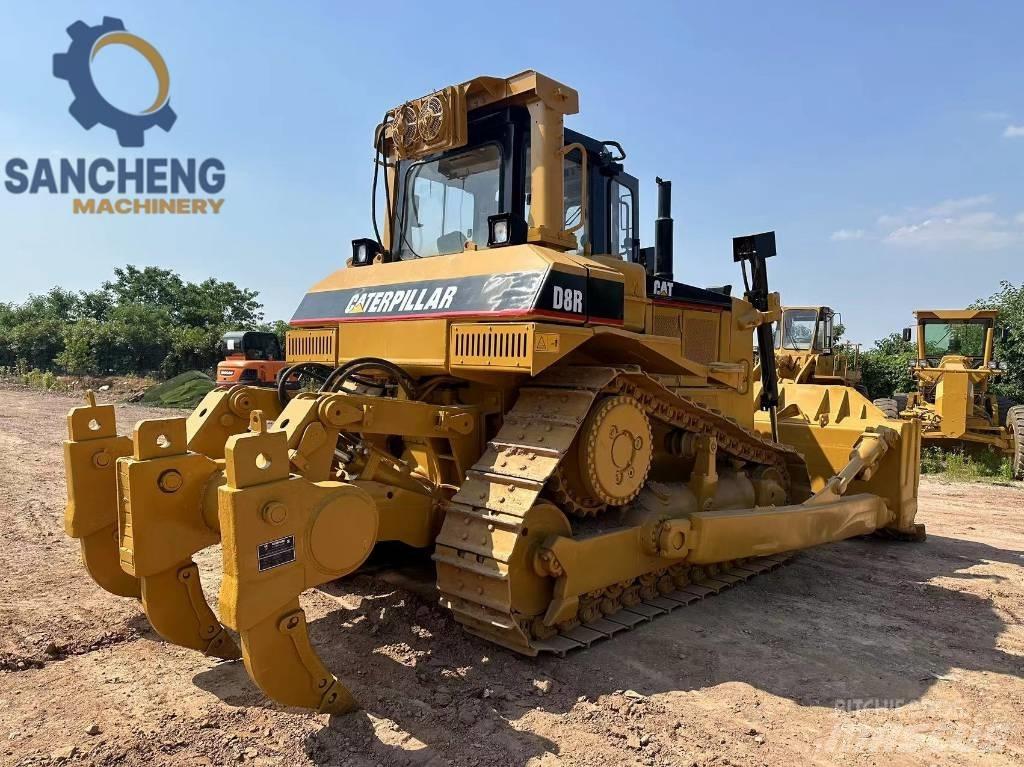 CAT D8R Buldožeri gusjeničari