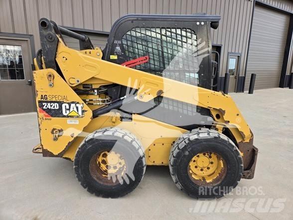 CAT 242D Skid steer mini utovarivači