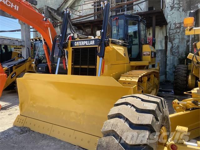 CAT D 6 G Buldožeri gusjeničari