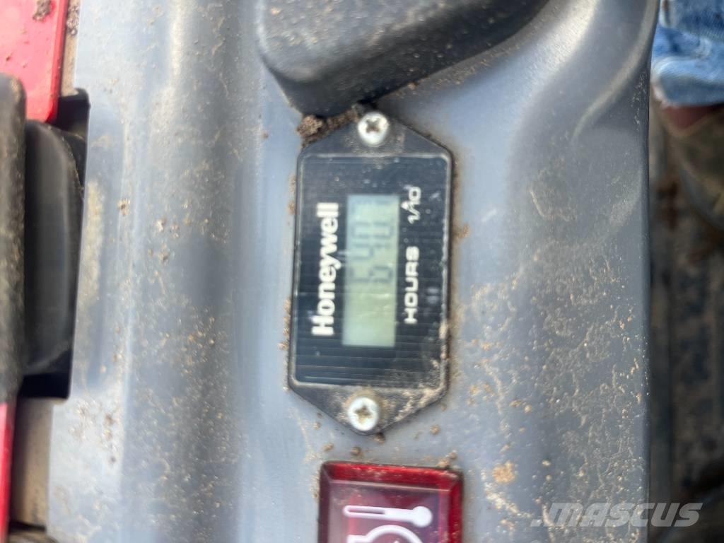 Takeuchi TB 210 R Mini bageri <7t