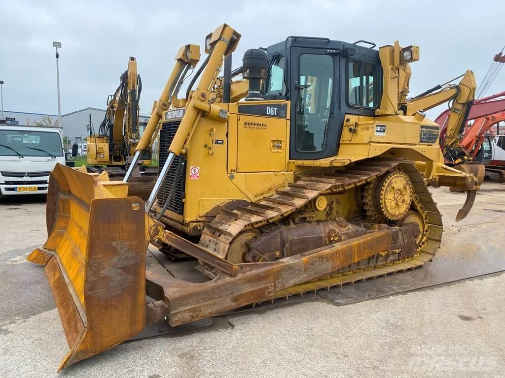 CAT D6T XL NVT Buldožeri gusjeničari