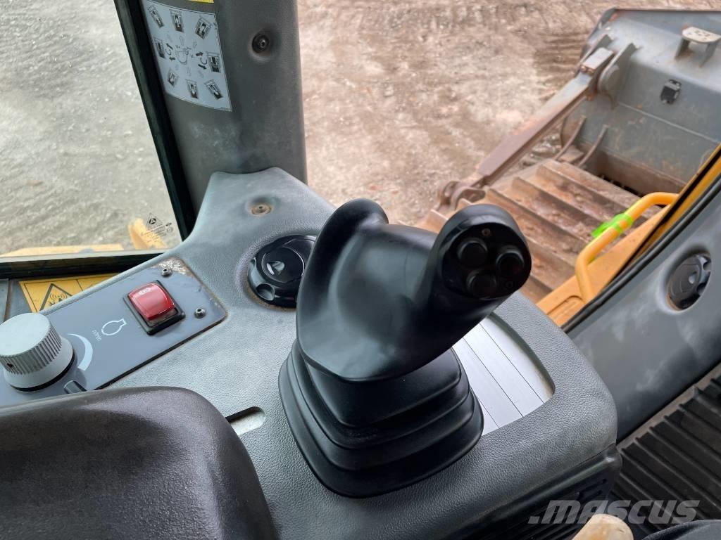 Liebherr PR 746 Buldožeri gusjeničari