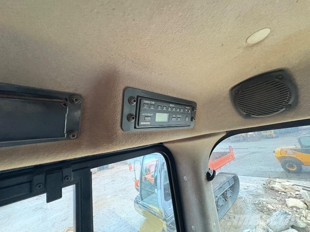 Komatsu D65PX-18 Buldožeri gusjeničari