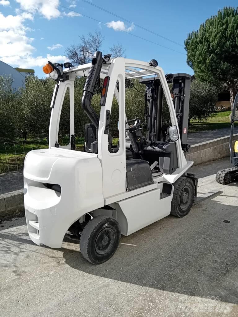 UniCarriers DX 25 Dizelski viličari