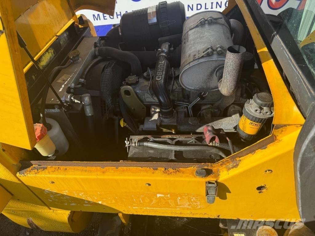 JCB 926 Terenski viličar