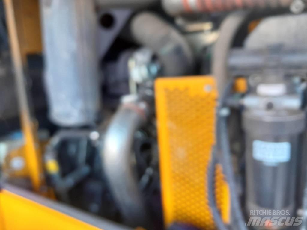 JCB 412 Poljoprivredni teleskopski utovarivači