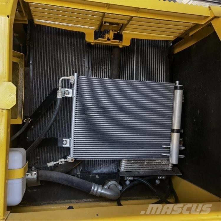 Komatsu PC200-8 Bageri gusjeničari