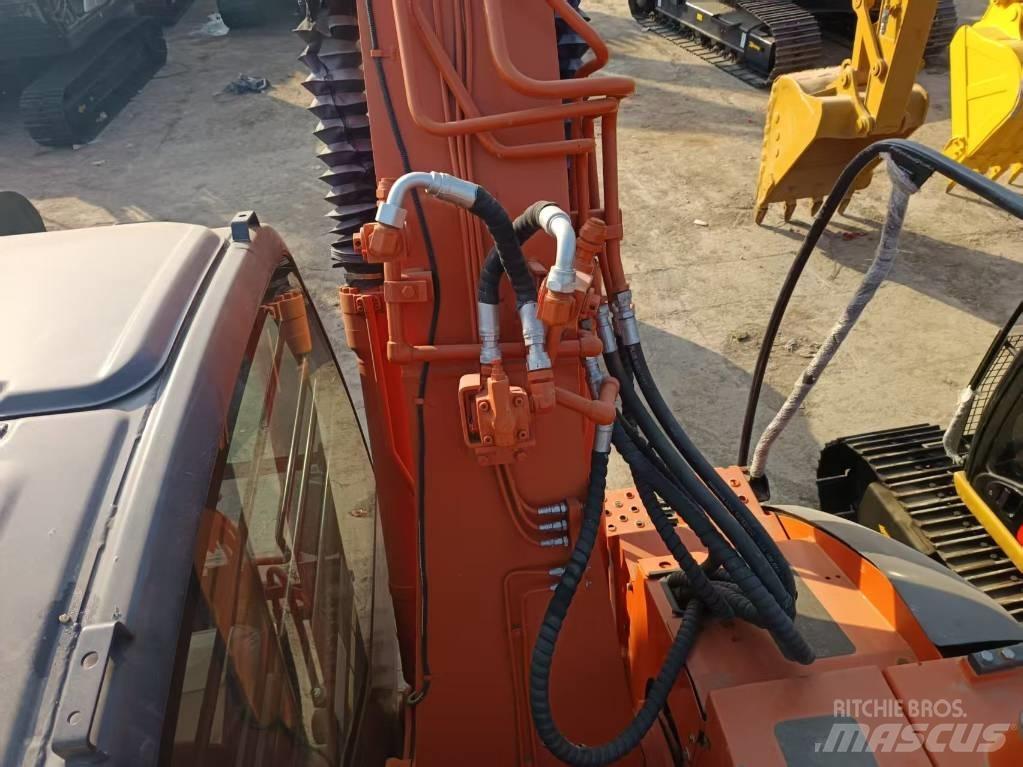 Hitachi ZX135 Bageri gusjeničari