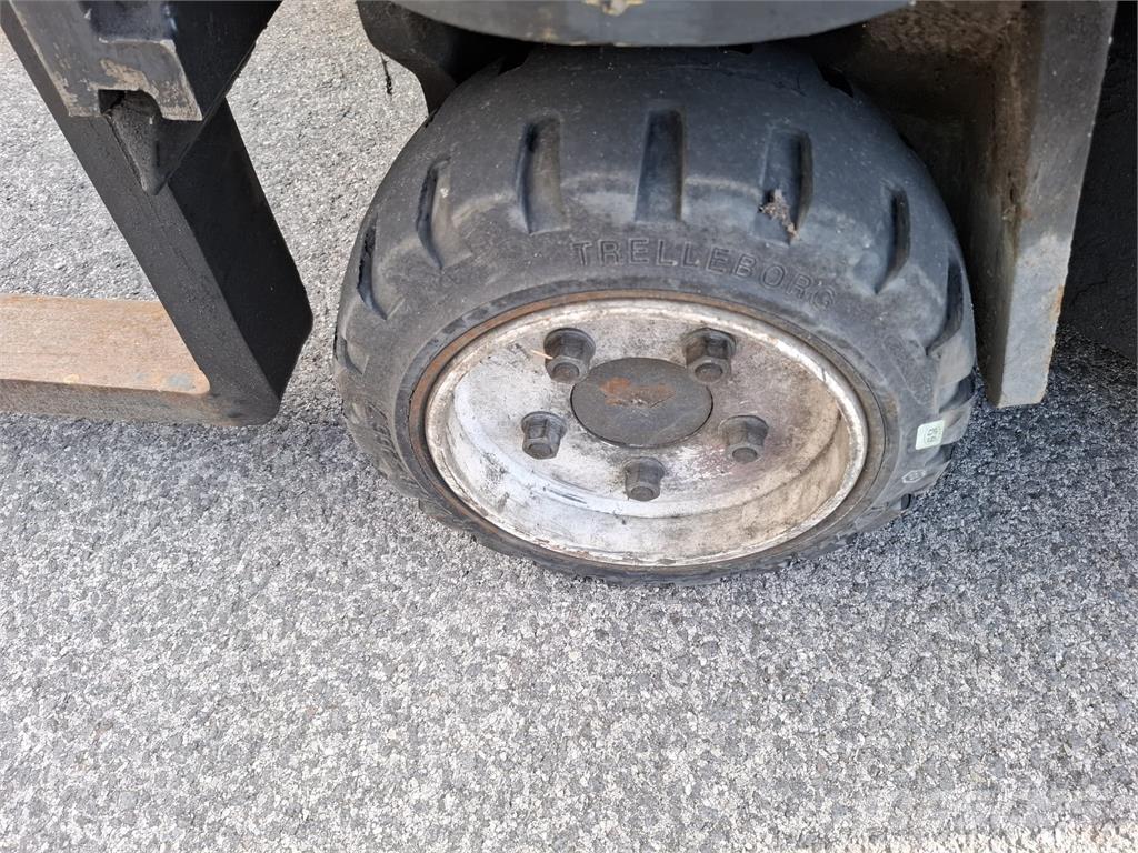 Combilift C3000CB Viličari sa 4-stranskim dohvatom