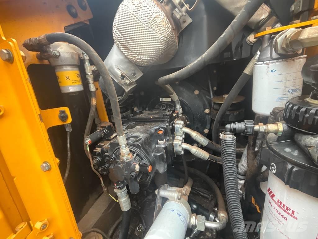 JCB JS 130 LC Bageri gusjeničari