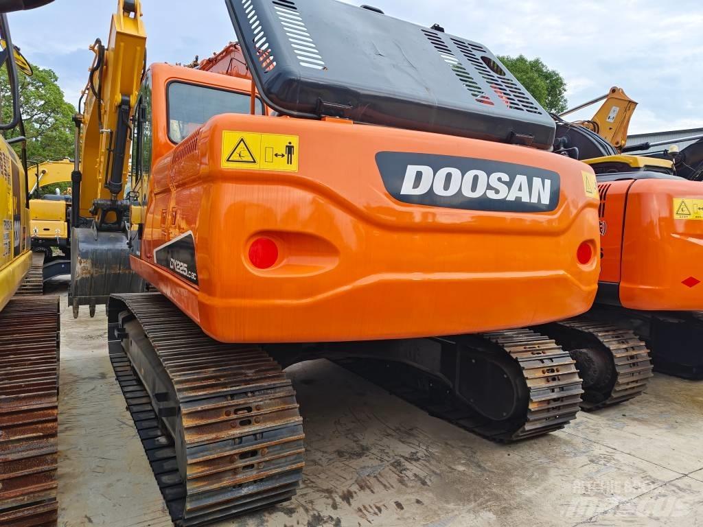 Doosan 225 LC Bageri gusjeničari