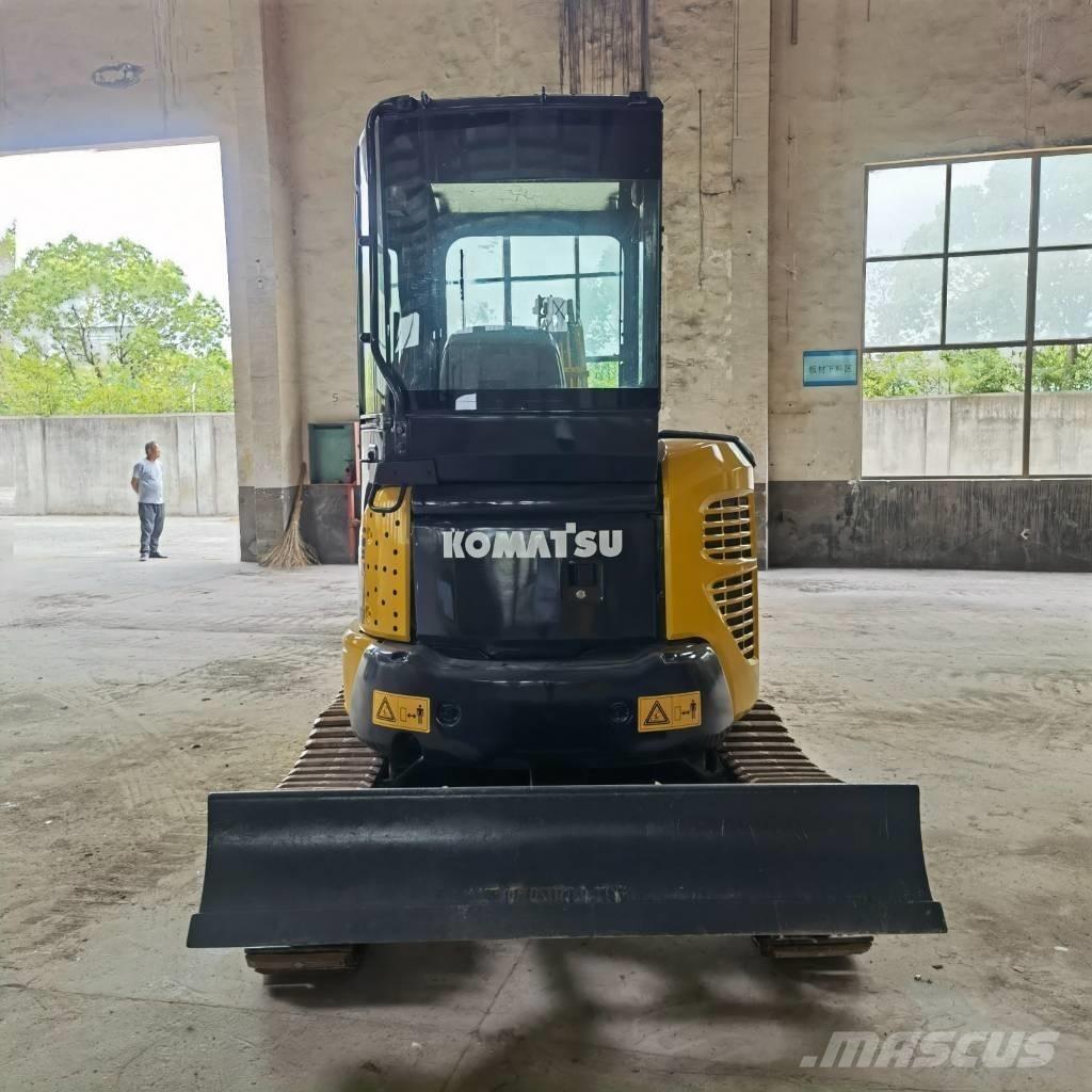 Komatsu PC30 Bageri gusjeničari