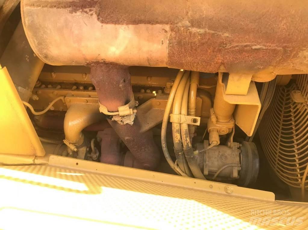CAT D 6 G Buldožeri gusjeničari
