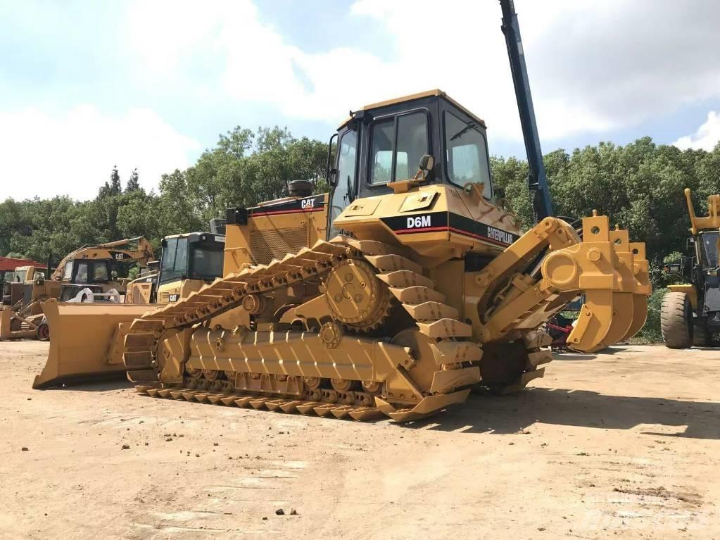 CAT D 6 G Buldožeri gusjeničari