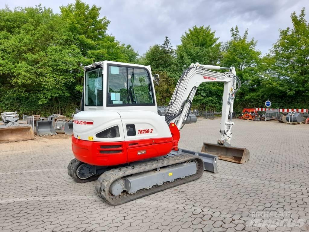 Takeuchi TB 250-2 Mini bageri <7t