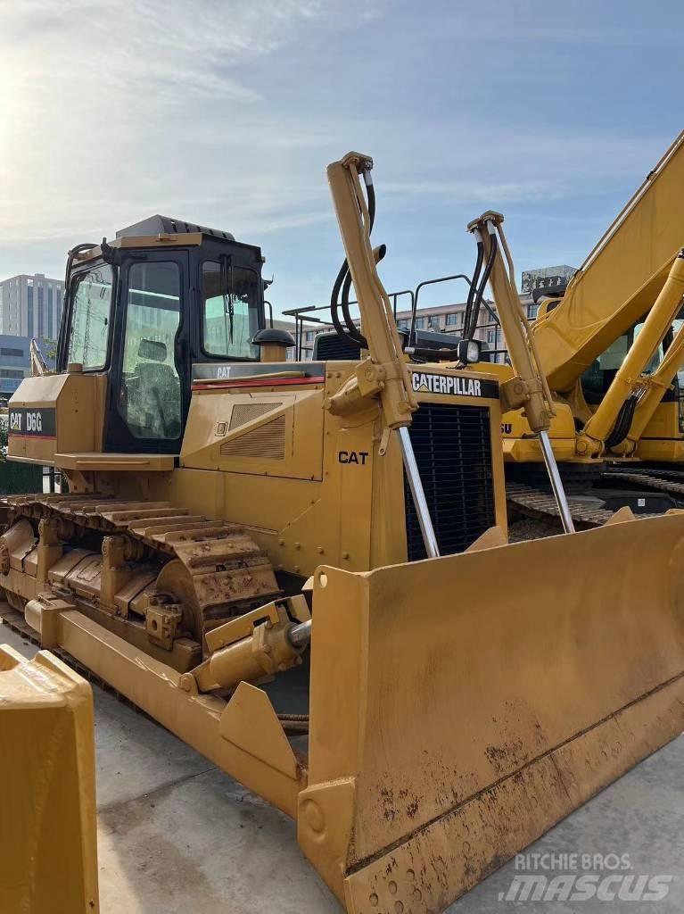 CAT D 6 G Buldožeri gusjeničari