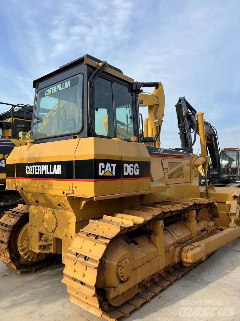 CAT D 6 G Buldožeri gusjeničari