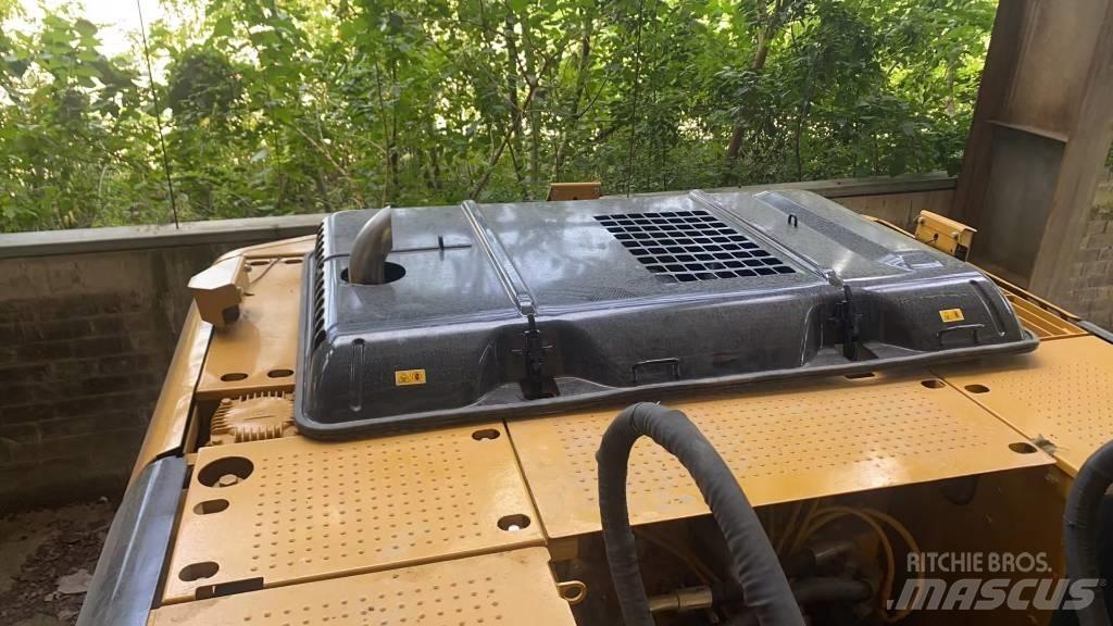 CAT 320D2L Bageri gusjeničari