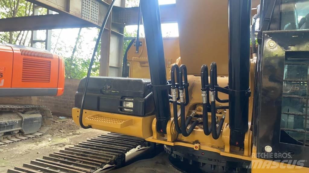 CAT 320D2L Bageri gusjeničari