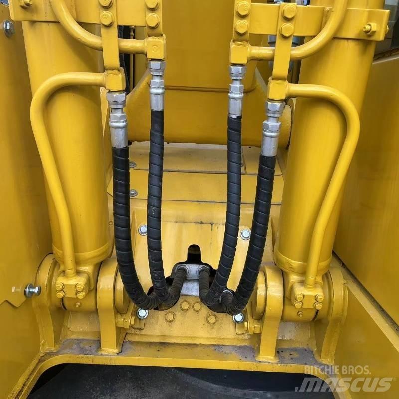 Komatsu PC 138 Bageri gusjeničari