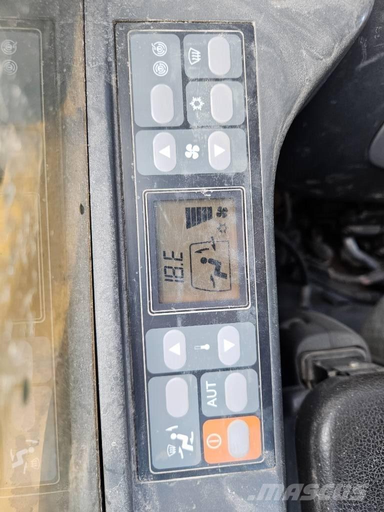 CAT 323 Bageri gusjeničari