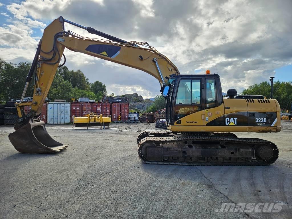 CAT 323 Bageri gusjeničari