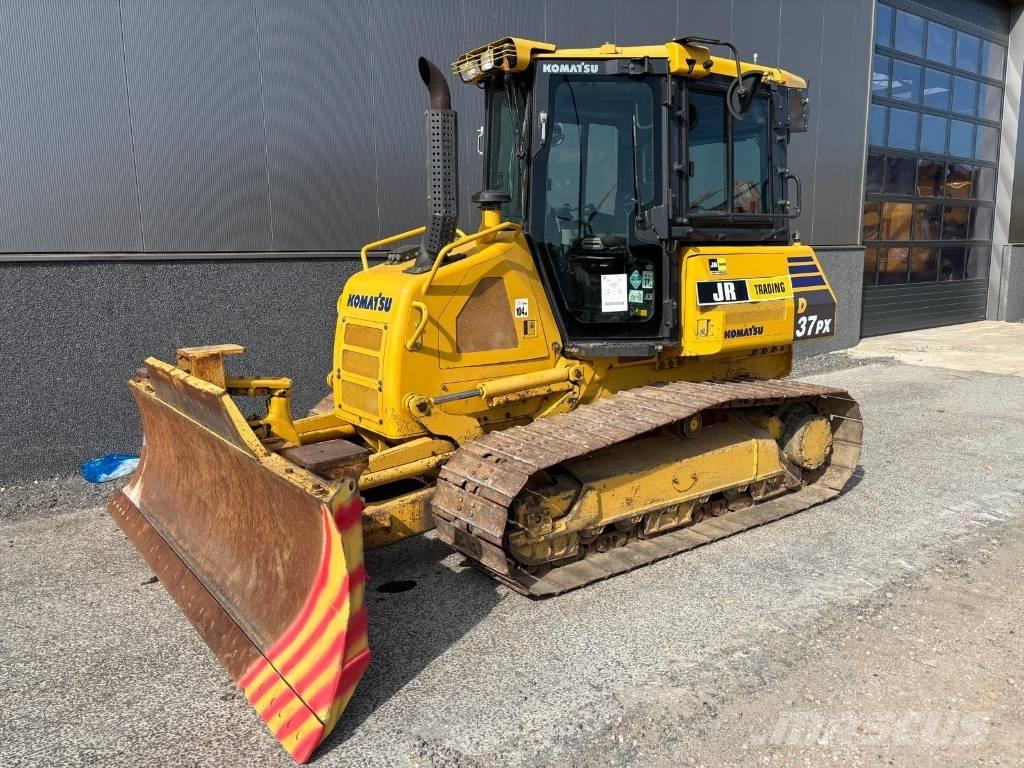 Komatsu D37 PX-23 Buldožeri gusjeničari