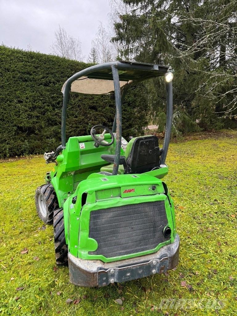 Avant 528 Višenamjenski utovarivači