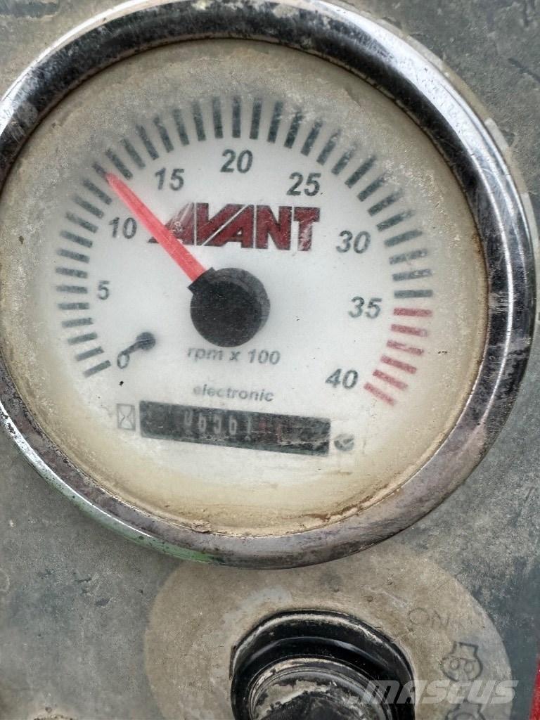 Avant 528 Višenamjenski utovarivači