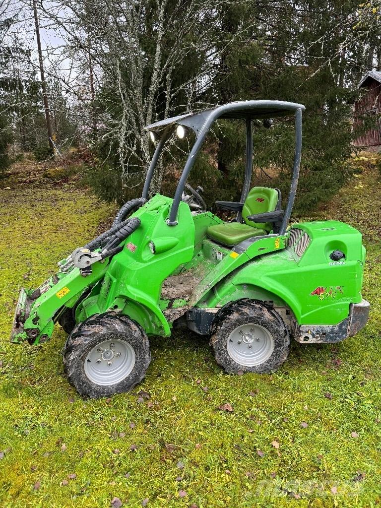 Avant 528 Višenamjenski utovarivači