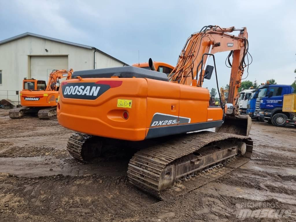 Doosan DX 255 LC Bageri gusjeničari