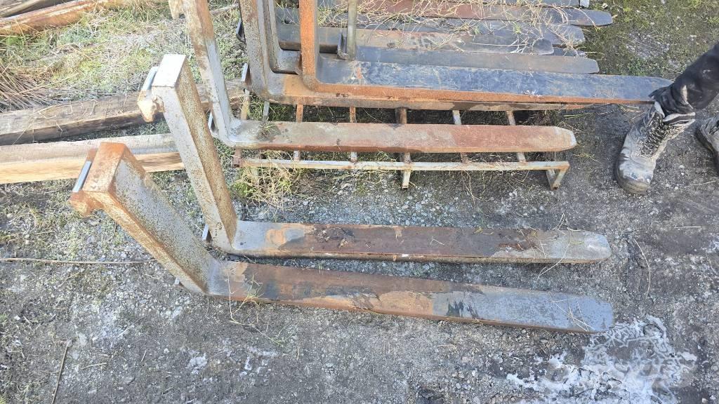  Pallgafflar 980kr Utovarivači na kotačima