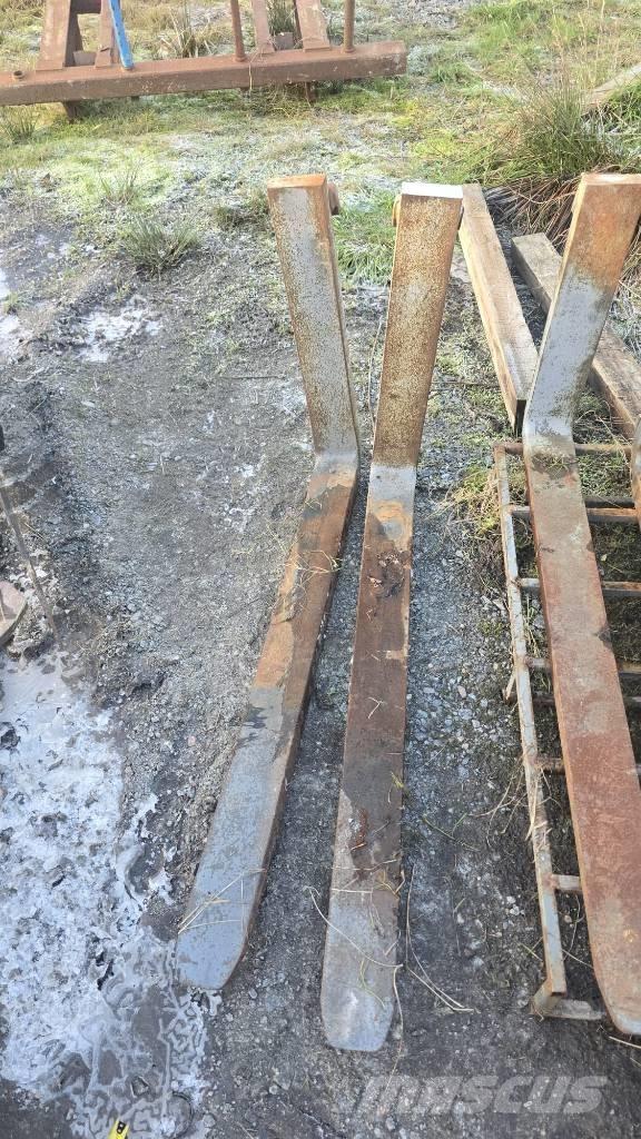  Pallgafflar 980kr Utovarivači na kotačima