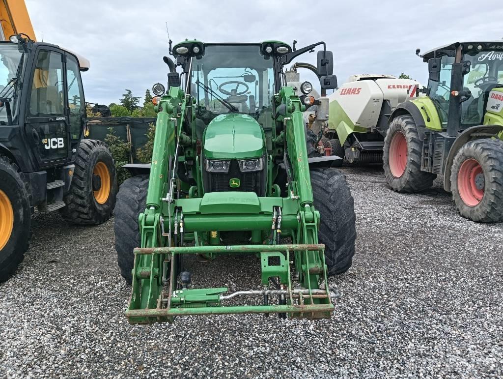 John Deere 5125 R Traktori