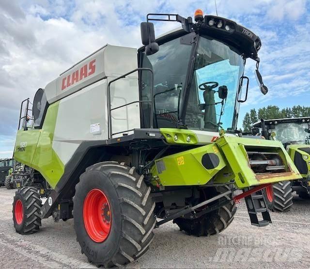 CLAAS TRION 520 Kombajni