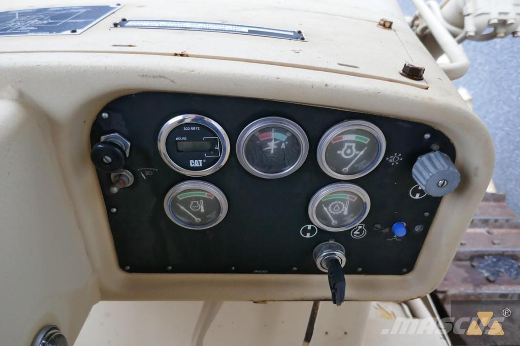 CAT D7G Ex-army Buldožeri gusjeničari