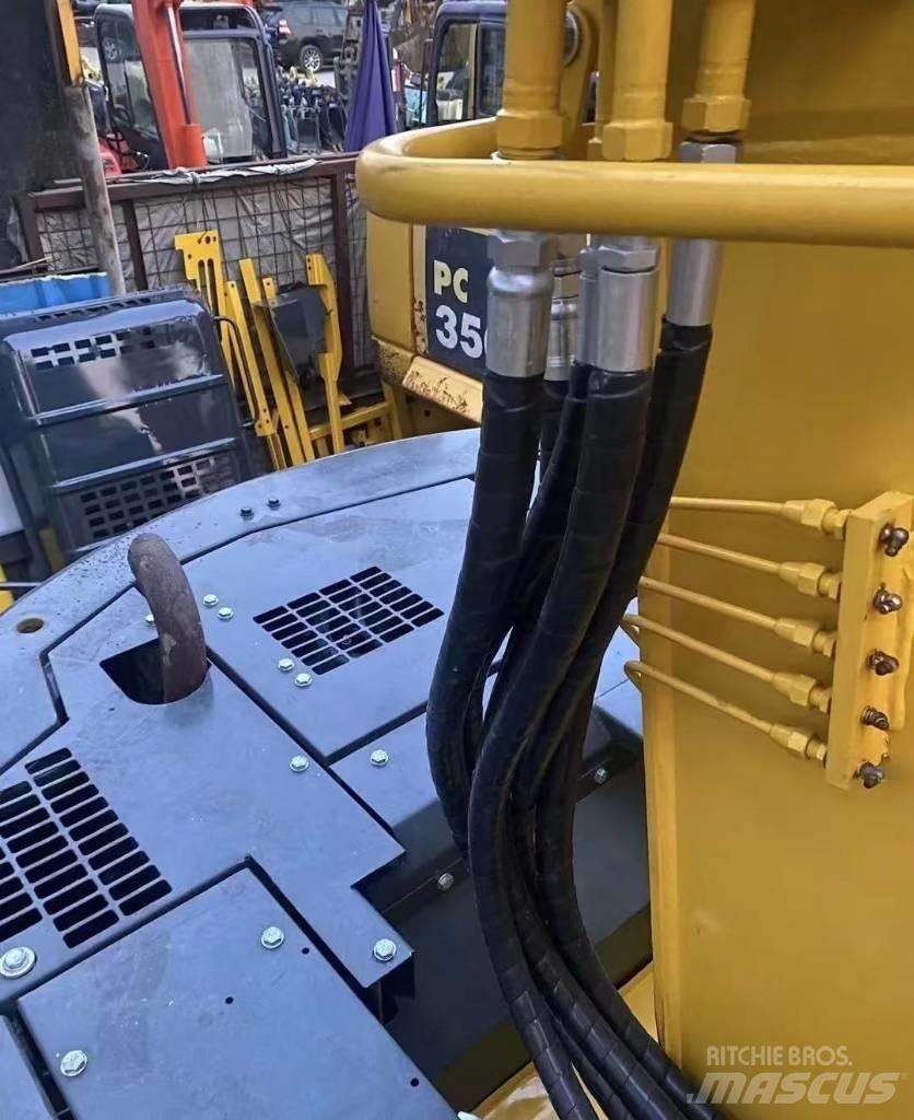 Komatsu 128 US Bageri gusjeničari