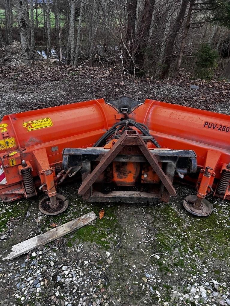 Pronar PUV 2800 Sniježne daske i  plugovi