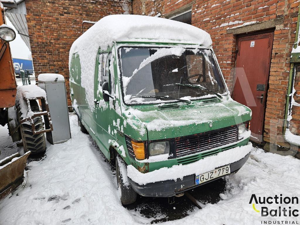 Mercedes-Benz 207D Dostavna vozila / kombiji