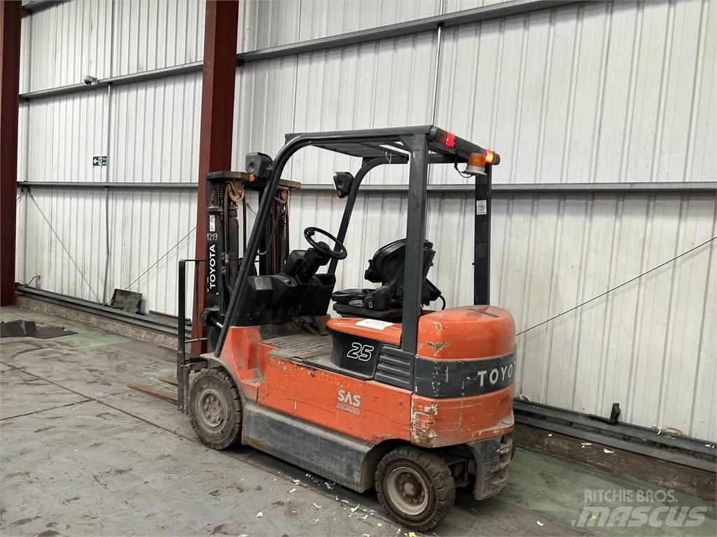 Toyota 7FBMF25 Električni viličari