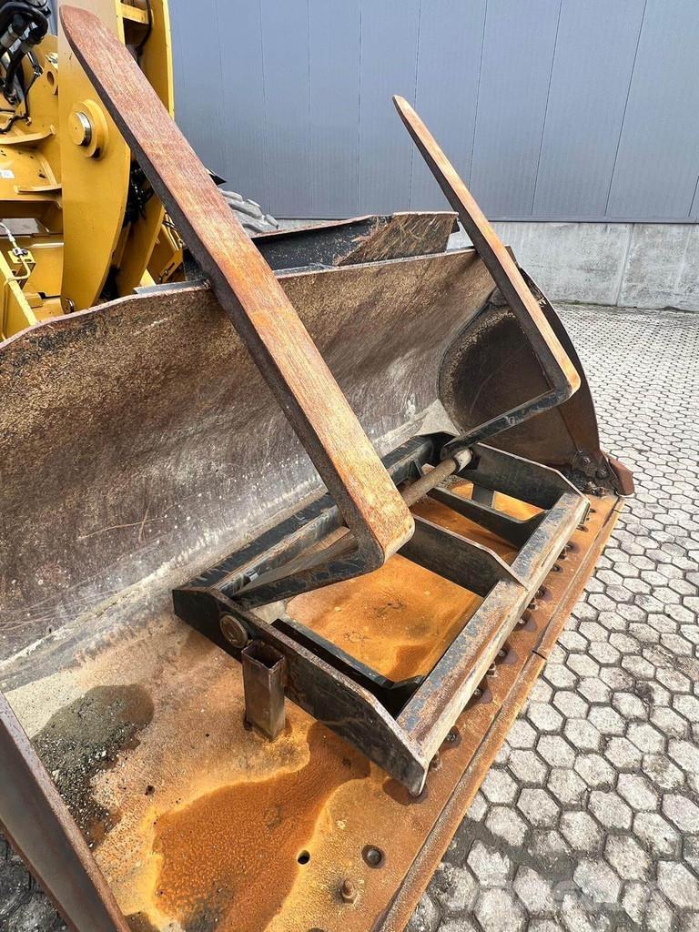 CAT 926M Utovarivači na kotačima