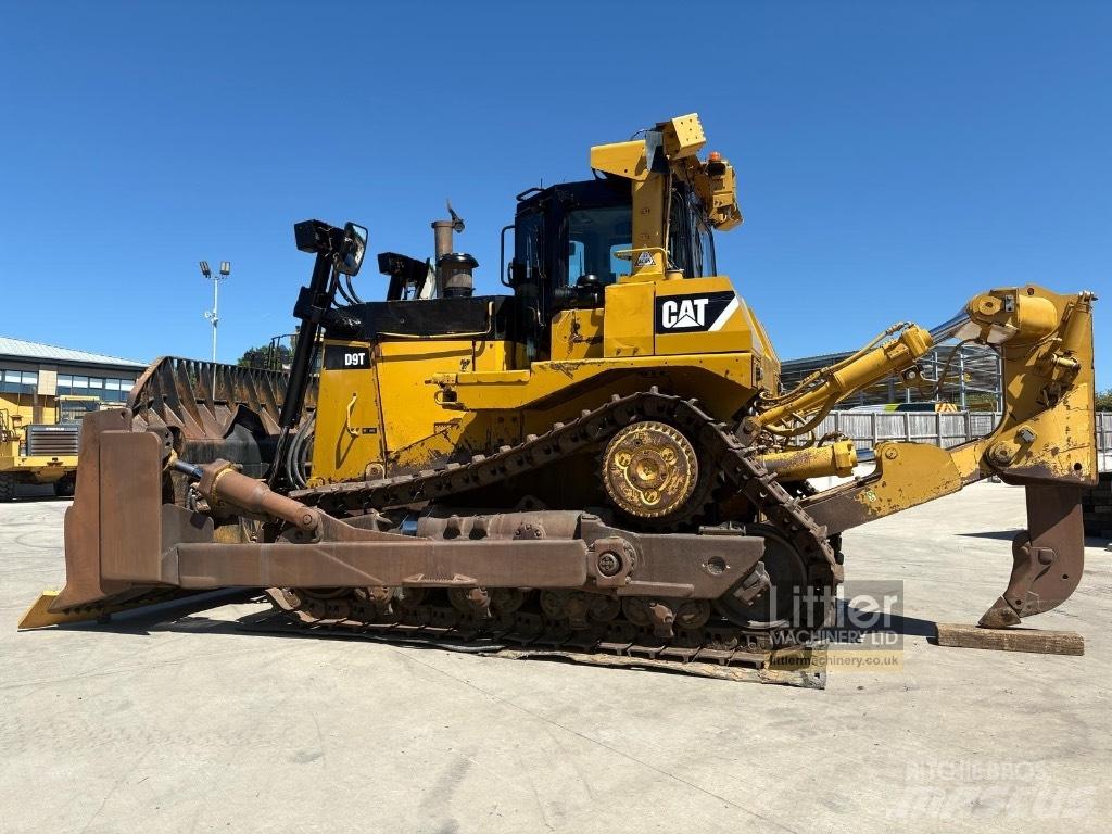 CAT D 9 T Buldožeri gusjeničari