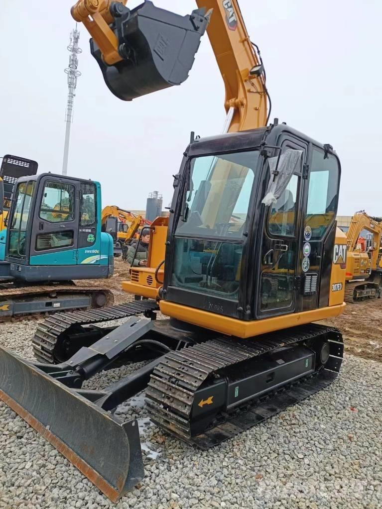 CAT 307 Bageri gusjeničari