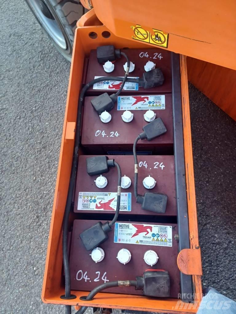 JLG E 300 AJP Zglobne podizne platforme