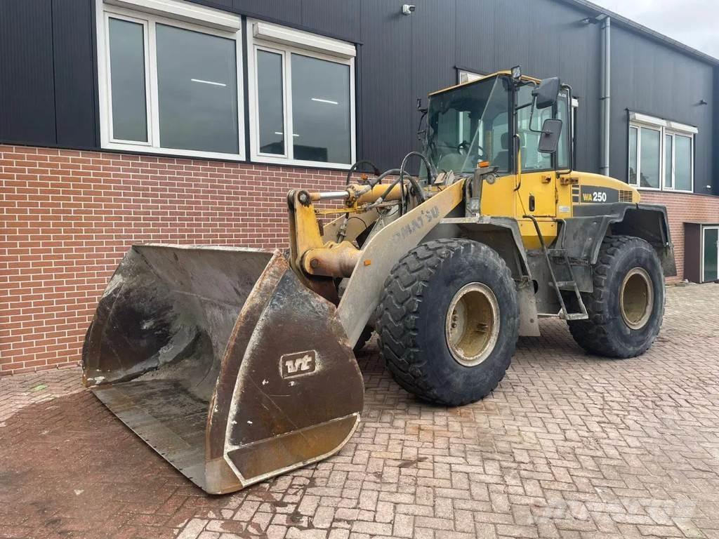 Komatsu WA250-5 Utovarivači na kotačima