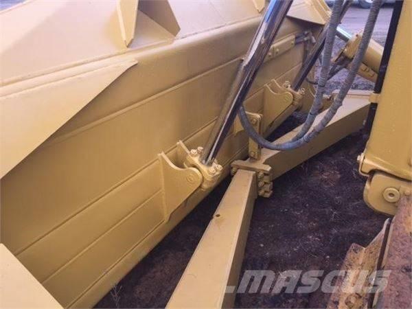 CAT D 6 R Buldožeri gusjeničari