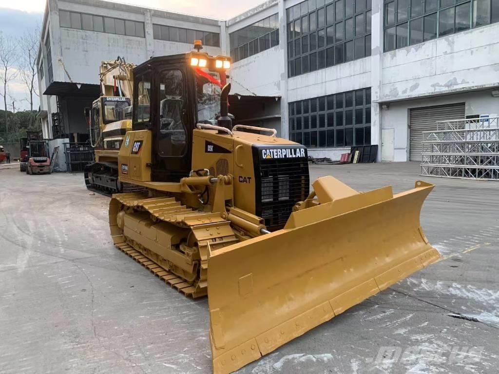 CAT D 5 K Buldožeri gusjeničari