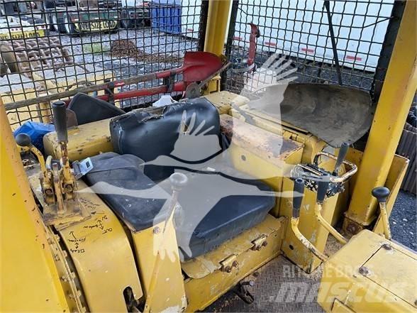 Komatsu D65E-6 Buldožeri gusjeničari