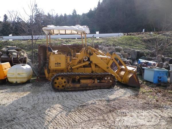 Komatsu D20S-3 Buldožeri gusjeničari